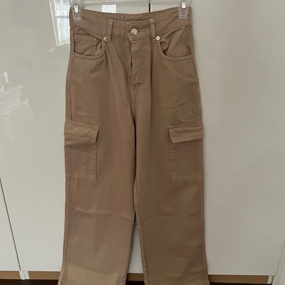 Cargo pants, wide leg, almost new. Very good conditions. - Picture 2 of 3